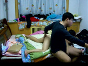 对白淫荡叫的非常刺激的骚女友高潮呐喊胡言乱语失控状态被小胖哥干的高潮不断