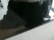 性急的儿子在回老家列车上把老妈拉进厕所给操了