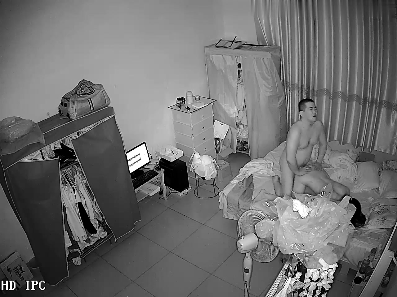 破解家庭网络摄像头美女给同居男友做爱前冲一杯提高性能力的玛卡冲剂然后再啪啪