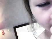 风骚大屁股少妇和炮友激情啪啪，口交舔蛋上位特写屁股上下套弄，猛操高潮喷水呻吟娇喘诱人