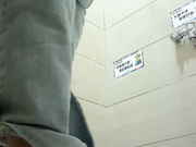 商场厕拍系列 微胖的骚熟姐姐十分仔细的把逼分开擦了又擦