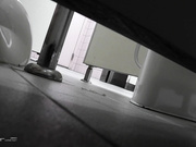 特攻队系列这期超多年轻气质美女潜入大学校园蹲守女卫隔间连拍学生妹方便特写B出来再拍脸