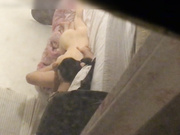 窗外偷窥隔壁眼镜室友和年轻貌美女朋友侧入式做爱怕被发现没敢看太久