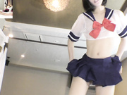 【全網首發】【愛愛推薦】少女的臉蛋和聲音都很甜美，穿透明水手制服，重金打賞全程配合拍攝，前後雙鏡頭完美內射～高清原版 (1)