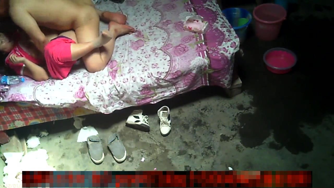 大陸站街女 棚戶區簡陋窩點盜攝買春打炮全网最全-第一部分11V (10)