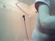 精品推薦 出租屋攝像頭偷拍白領眼鏡小姐姐沐浴更衣 雪白肌膚堅挺美乳看得讓人欲火焚身 1080P高清原版