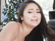 巨根猛男把大鸡巴做为节日礼物送给美少妇