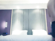 长相甜美小姐姐69舔逼抬起双腿打桩机猛操