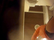 精品特攻队系列洗浴用品暗藏录像机偸拍顾客很多的戏水游泳馆女士间更衣室淋浴区丰乳肥臀的女人们