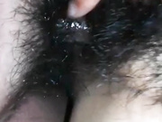 真实夫妻，逼毛茂盛的老婆就是性欲强，艹起来就是爽，无套内射，水又多。