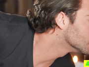 享受了一个性快感之夜完全专注于她和她的男人