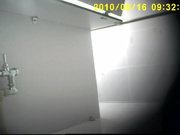 超男双镜头164好清凉的短裤女生,擦完还滴了一点尿