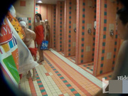 【經典盜攝】西洋公共浴室拍攝到的各式美女少婦沐浴更衣 形態各異苗條身材堅挺美乳看得讓人欲火焚身（第一部）原版高清