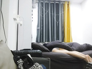 良家00后小女友床上刷抖音男友还要干爽翻了