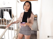 超短裙女孩主动给脱下裤子拿出大鸡吧疯狂操穴到高潮