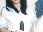 无毛小萝莉鲍鱼骚穴被大黑牛自慰骚穴白浆流出