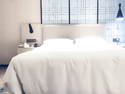 约美腿漂亮妹子骑在身上互舔口交大力猛操