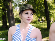 刺激剧情一美女新兵报道和几个帅哥一起锻炼完回到床上就被按在床上群奸双插阴户干的嗷嗷淫叫