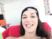 圆屁股霍莉·迈克尔斯被迈克·阿德里亚诺肛交