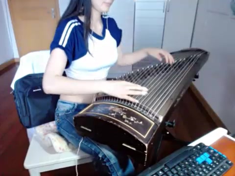 会弹古筝的才女主播道具假JB自慰大秀喜欢不要错过