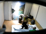 萤石云酒店安防摄像头高清偷拍大学生情侣的第一次学妹呜呜哥哥给个温暖的拥抱