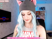 火辣的角色扮演女孩用双道具来玩弄她的小穴