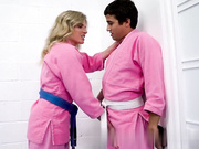 继母乘骑位操了自己的儿子，cory Chase出演