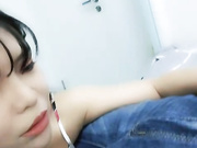 苗条妹子勾引小哥上位骑乘抽插呻吟娇喘诱人