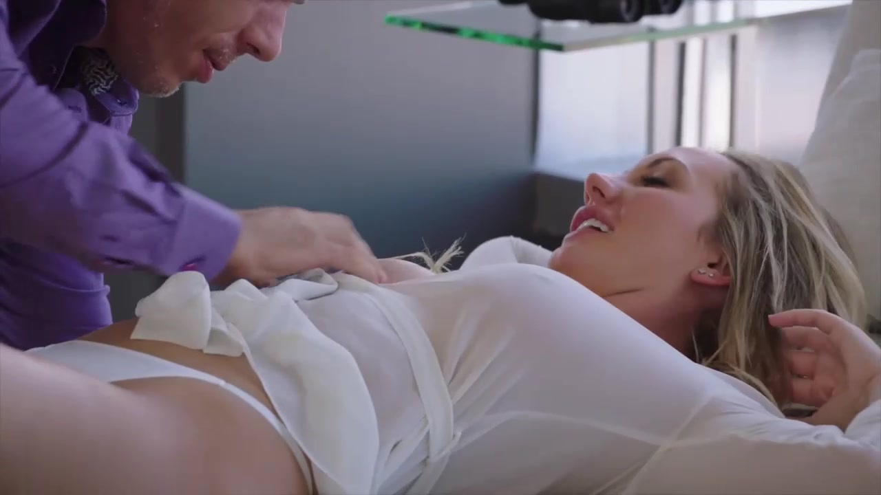 布雷特·罗西和邻居在客厅肛交大公鸡快速暴插