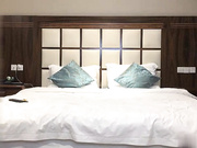 男爵19岁小萝莉刚刚发育的娇嫩胴体乖巧听话