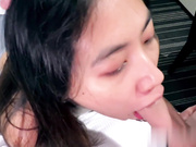 华裔留学生的嫩穴承受老外巨根的蹂躏