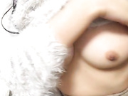 《台湾情侣泄密》刚刚离婚的诱人小嫂子拨开粉嫩的小鲍鱼